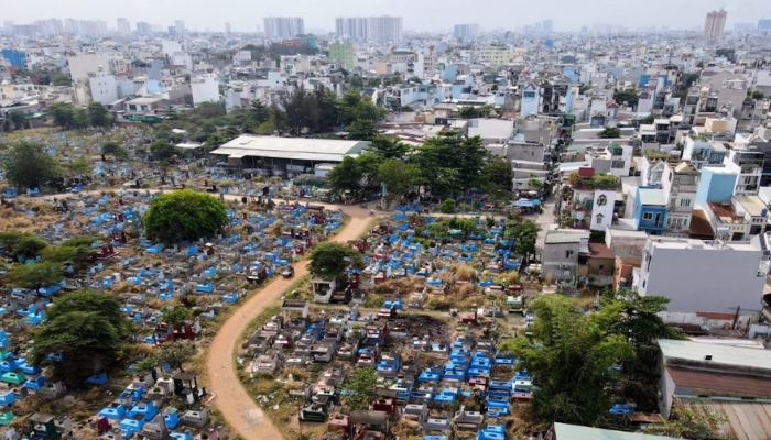 Nghĩa trang nằm quá gần khu dân cư cần phải di dời