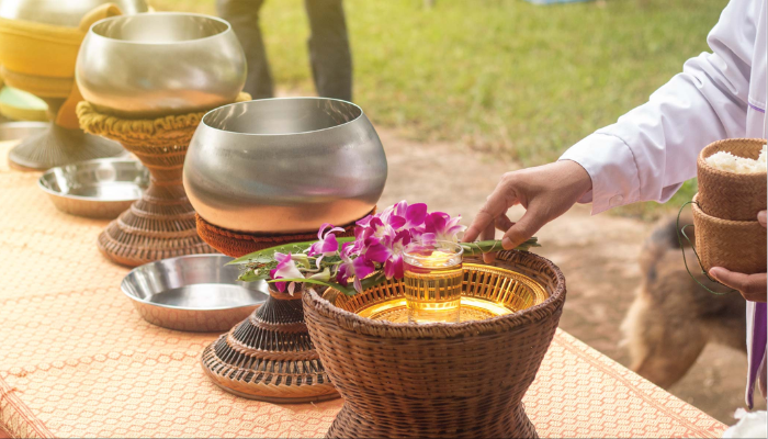 Vật phẩm cúng dường phải đảm bảo chay tịnh, không phải là đồ giả hay đồ hư hỏng ôi thiu